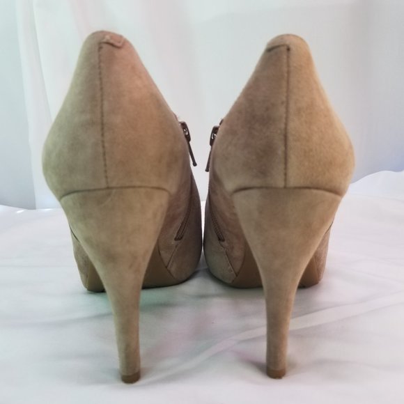 Gianni Bini Women's Nude Tan Suede Heeled Booties with 3.5in heels Size 8 - Picture 3 of 8